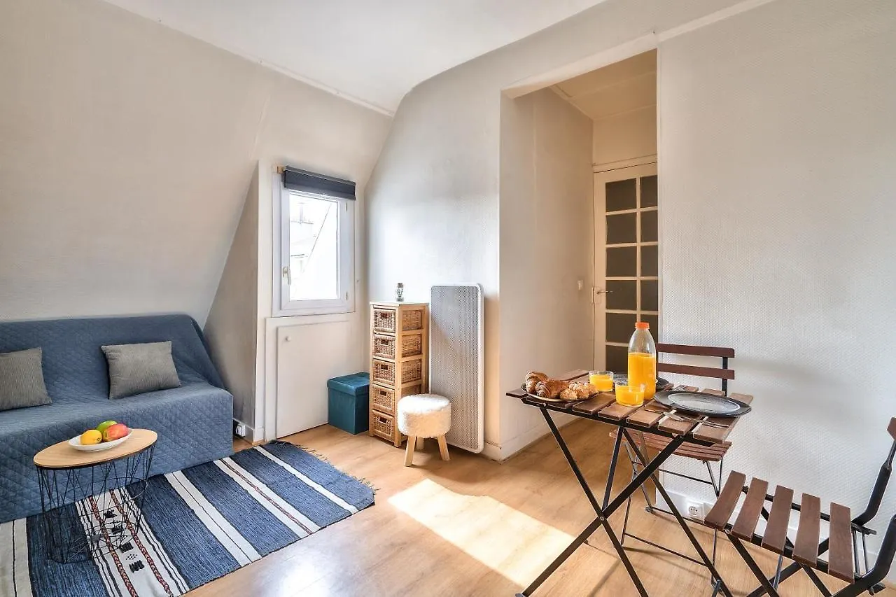 New Parisian Studio With View In The Central 11Th Apartment 0*, Paris