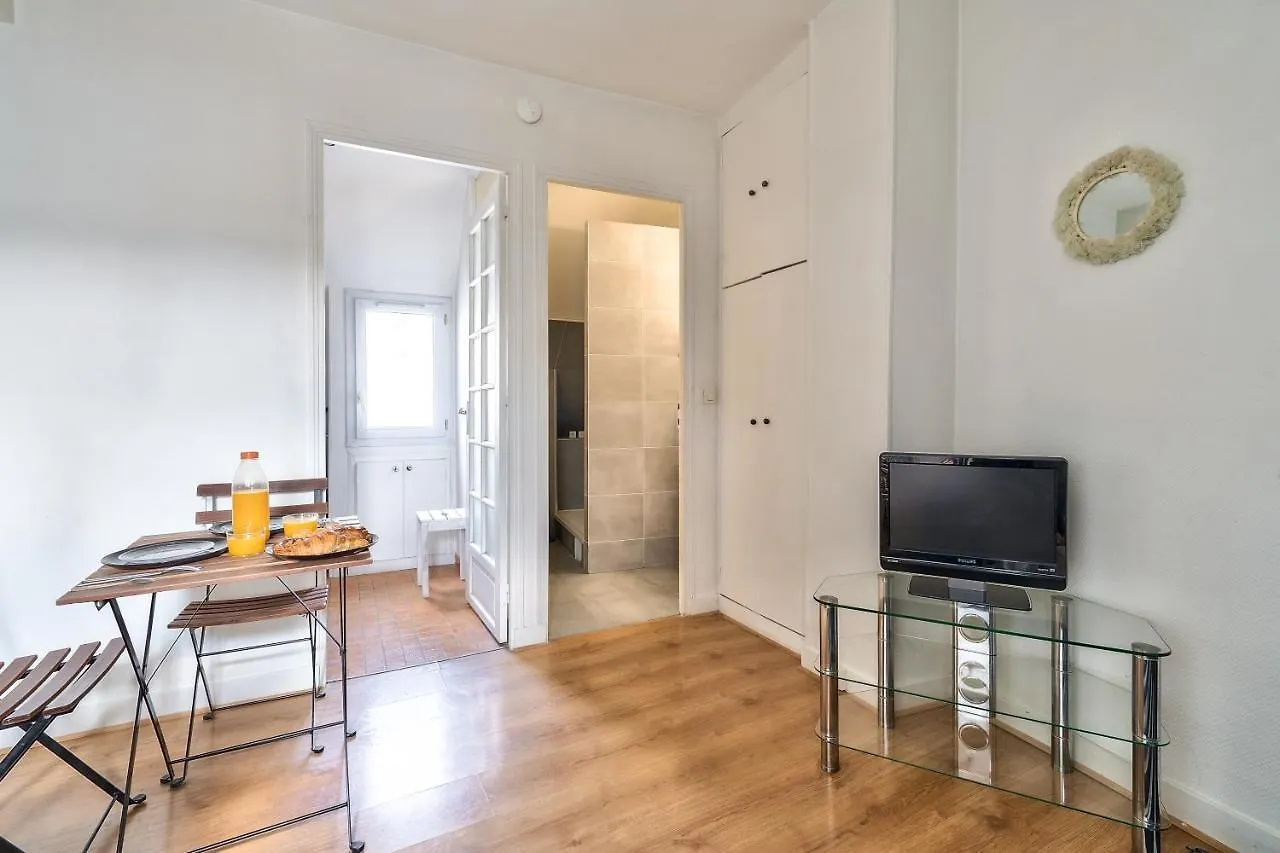 Apartment New Parisian Studio With View In The Central 11Th